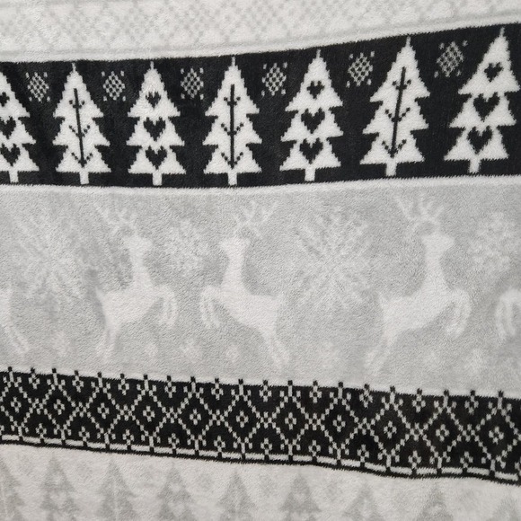 Holiday Trees Fleece Blanket Black & White Lightweight Soft Winter Fall - Picture 2 of 5